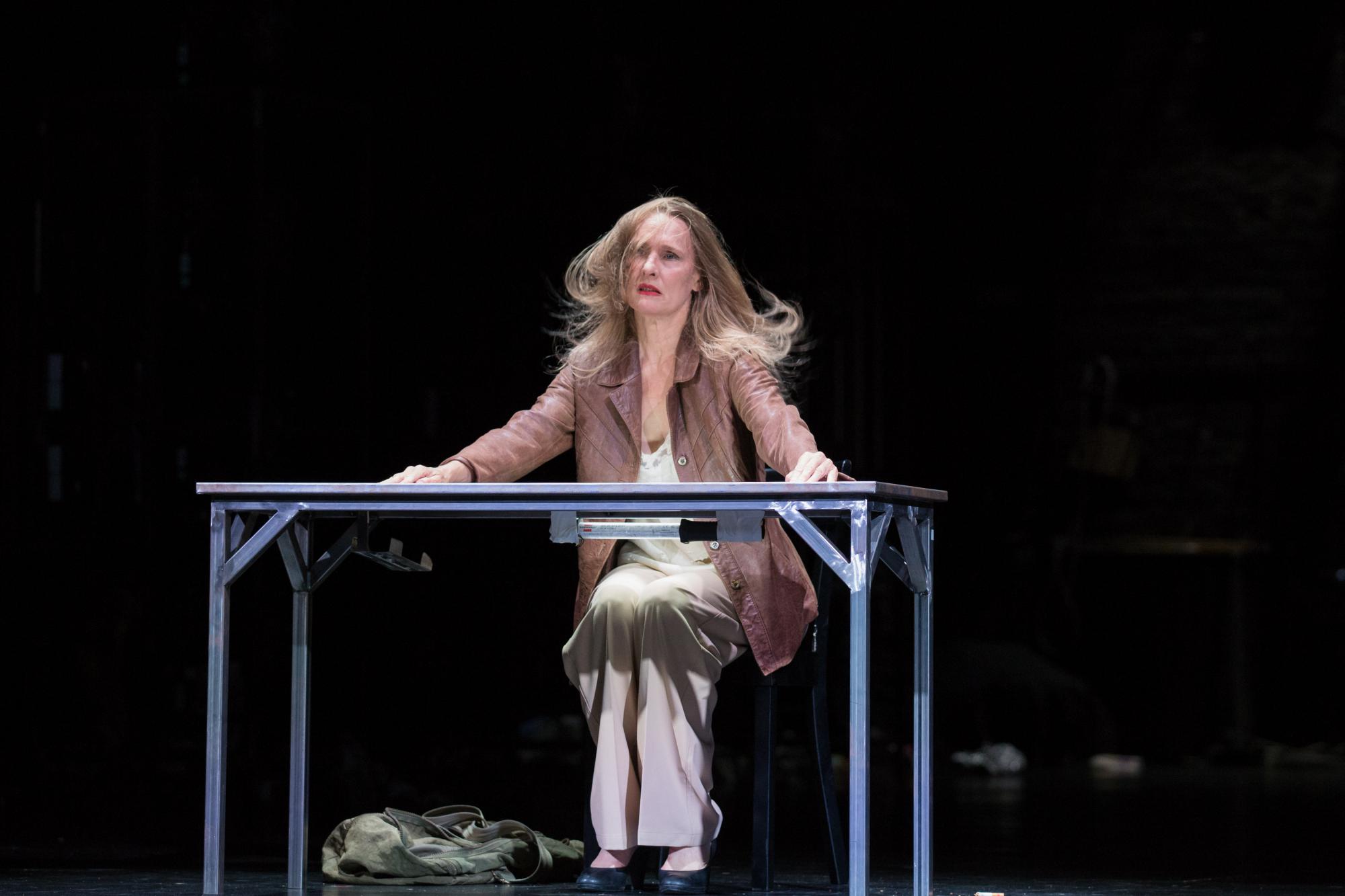 &quot;Schlafende Frau&quot; von Rainer Behr: Julie Shanahan