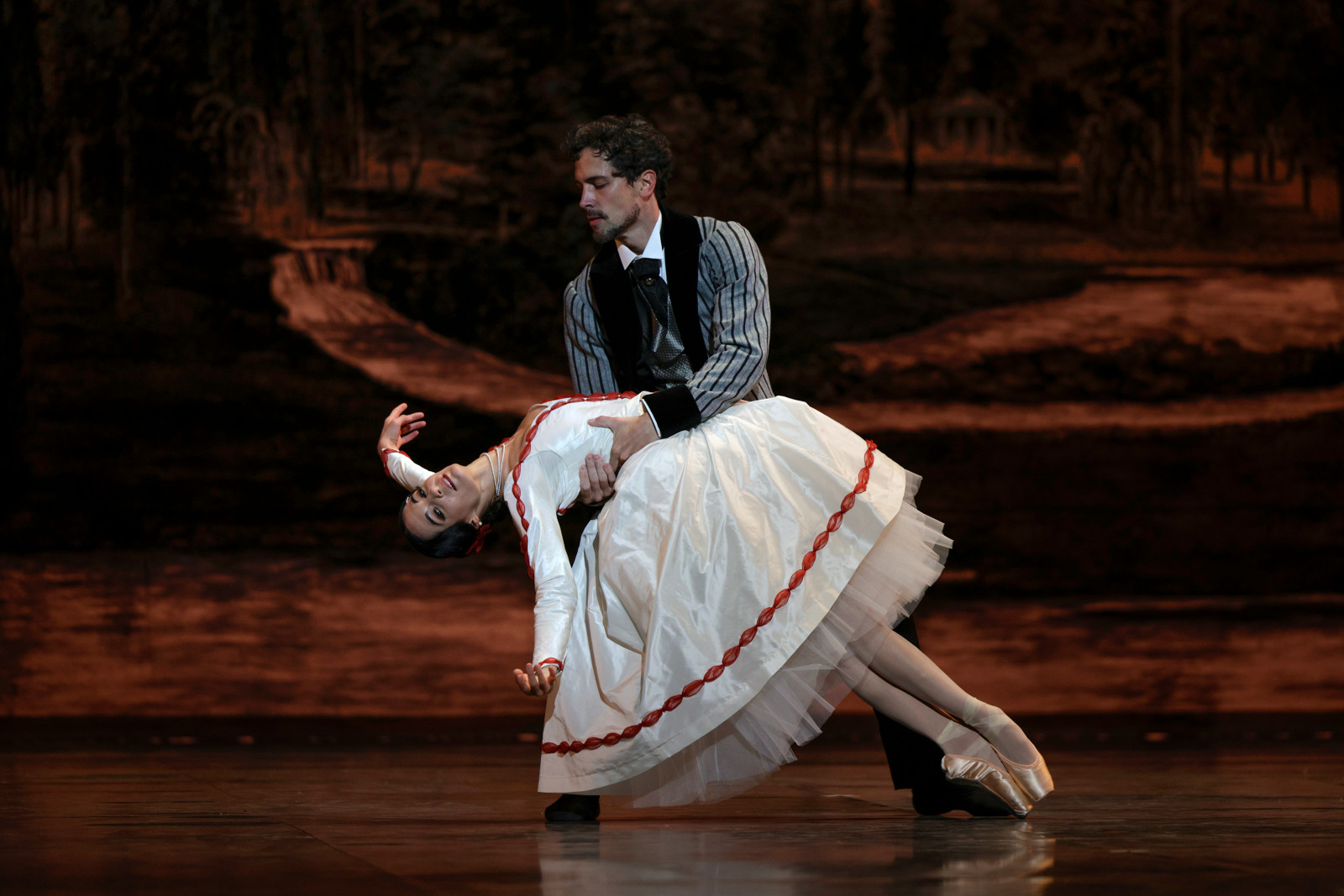 Amandine Albisson und Stephane Bullion in &quot;Le Rouge et le Noir&quot;