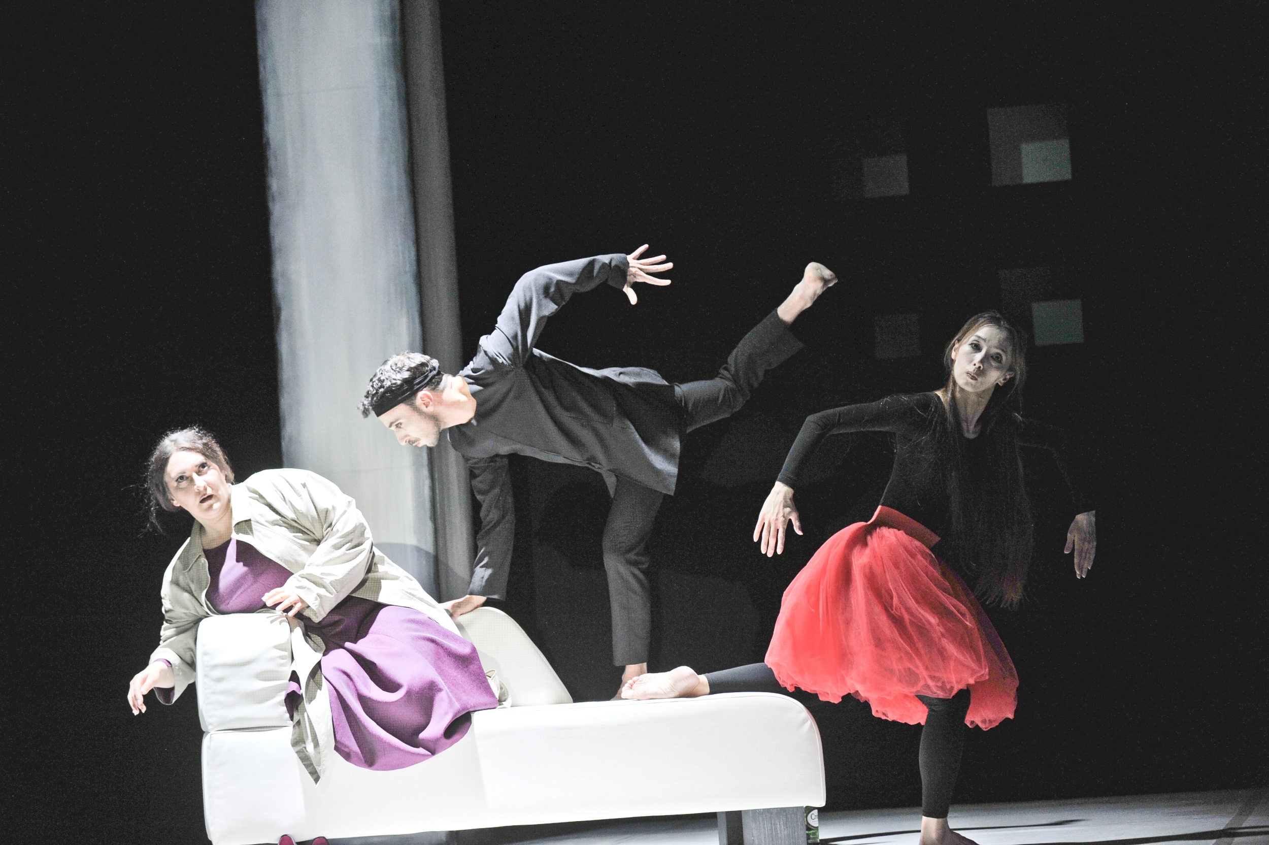 &quot;Die Menschliche Stimme&quot; von Arila Siegert: Leonora Weiß-del Rio, Lorenzo Malisan, Aya Sone