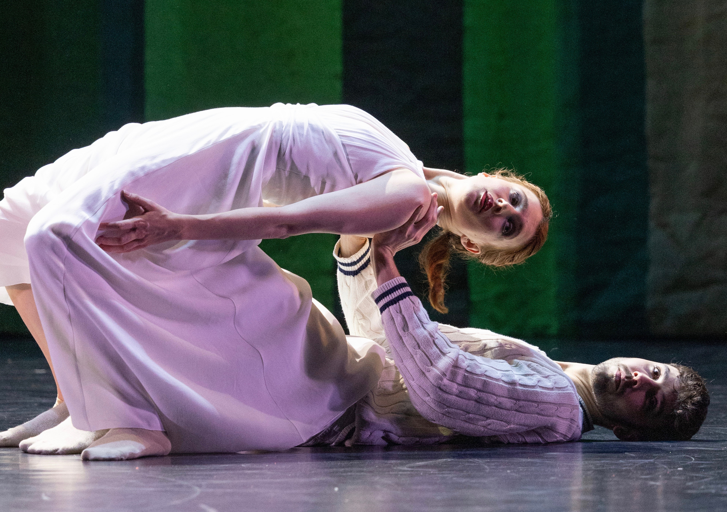 &quot;Green Light&quot; von Olaf Schmidt. Tanz: Rhea Gubler, Hugo Prunet