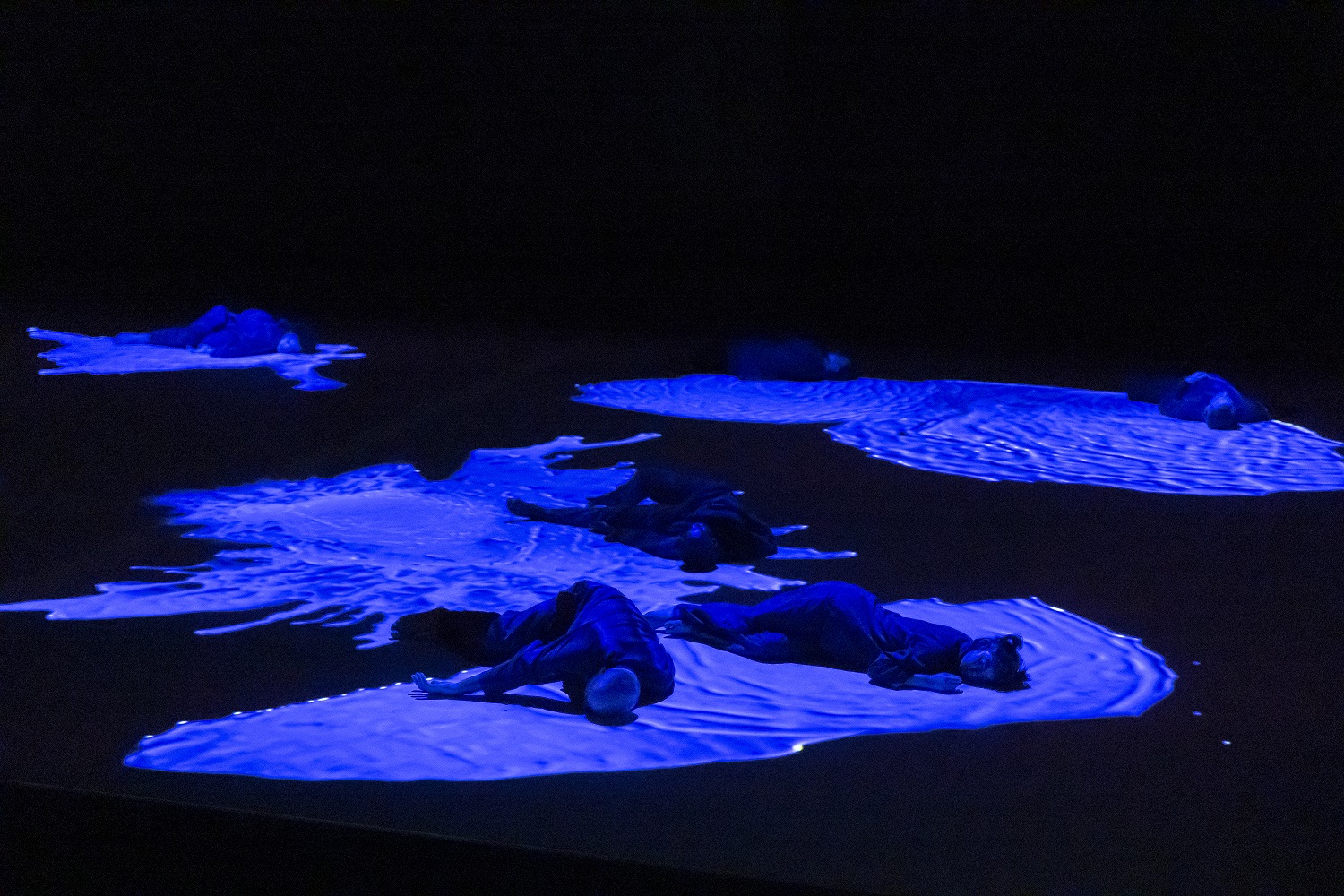 „Navy Blue“ von Oona Doherty. Tanz: Ensemble.