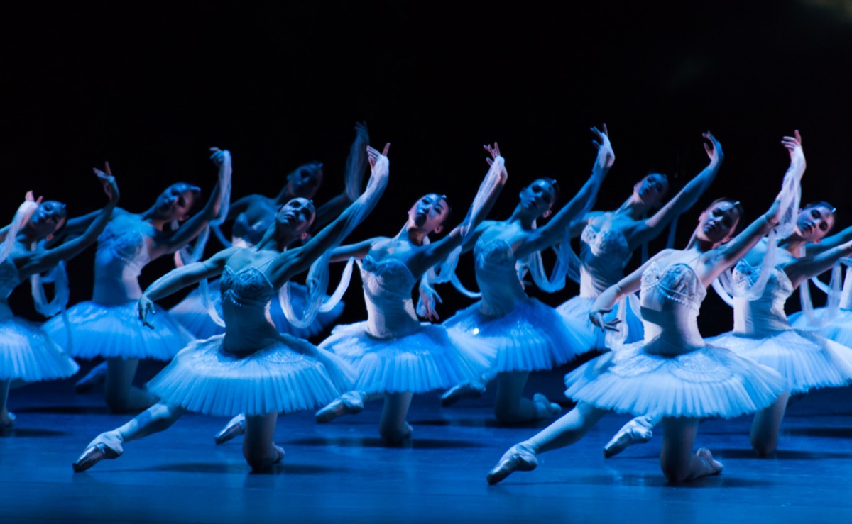 „La Bayadère / Die Tempeltänzerin“ von Aaron S. Watkin. Tanz: Ensemble