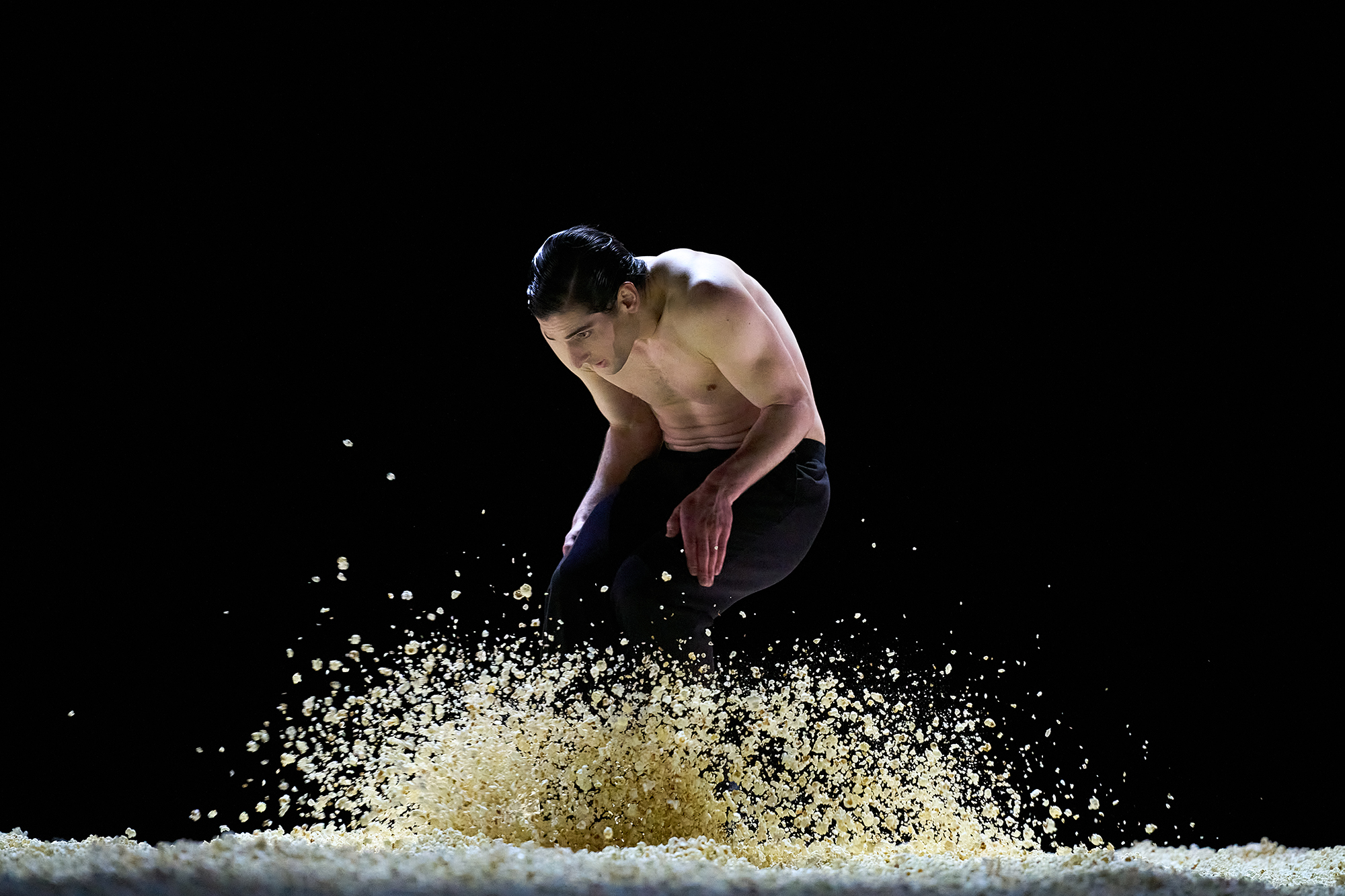 „Hello Earth“ von Marco Goecke. Tanz: Maurus Gauthier