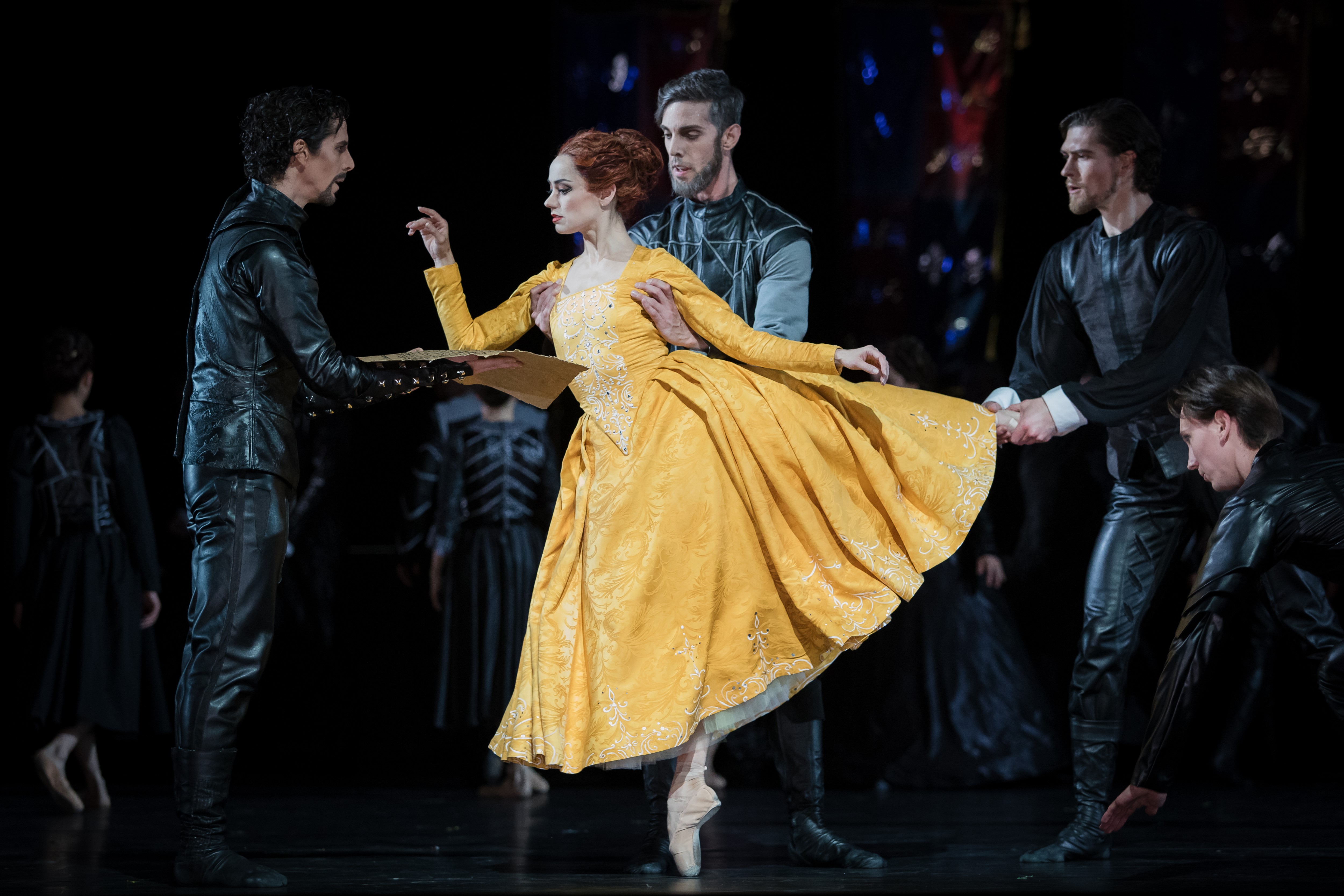 „Maria Stuart“ von Bridget Breiner am Staatballett Karlsruhe