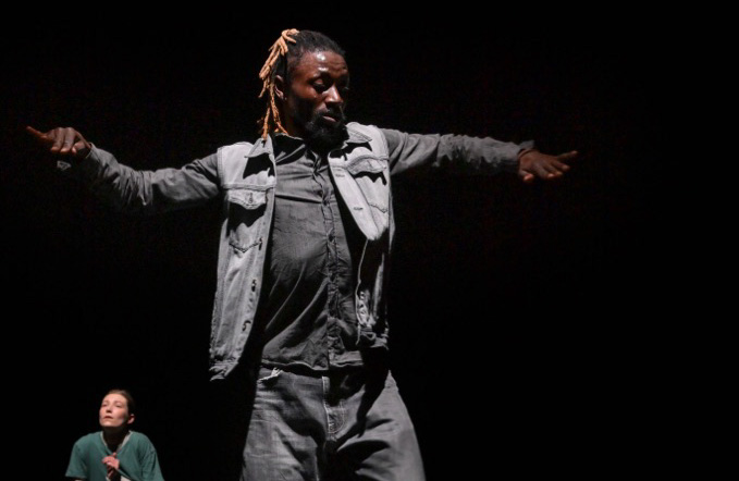 Arnold Menace in „Escape“