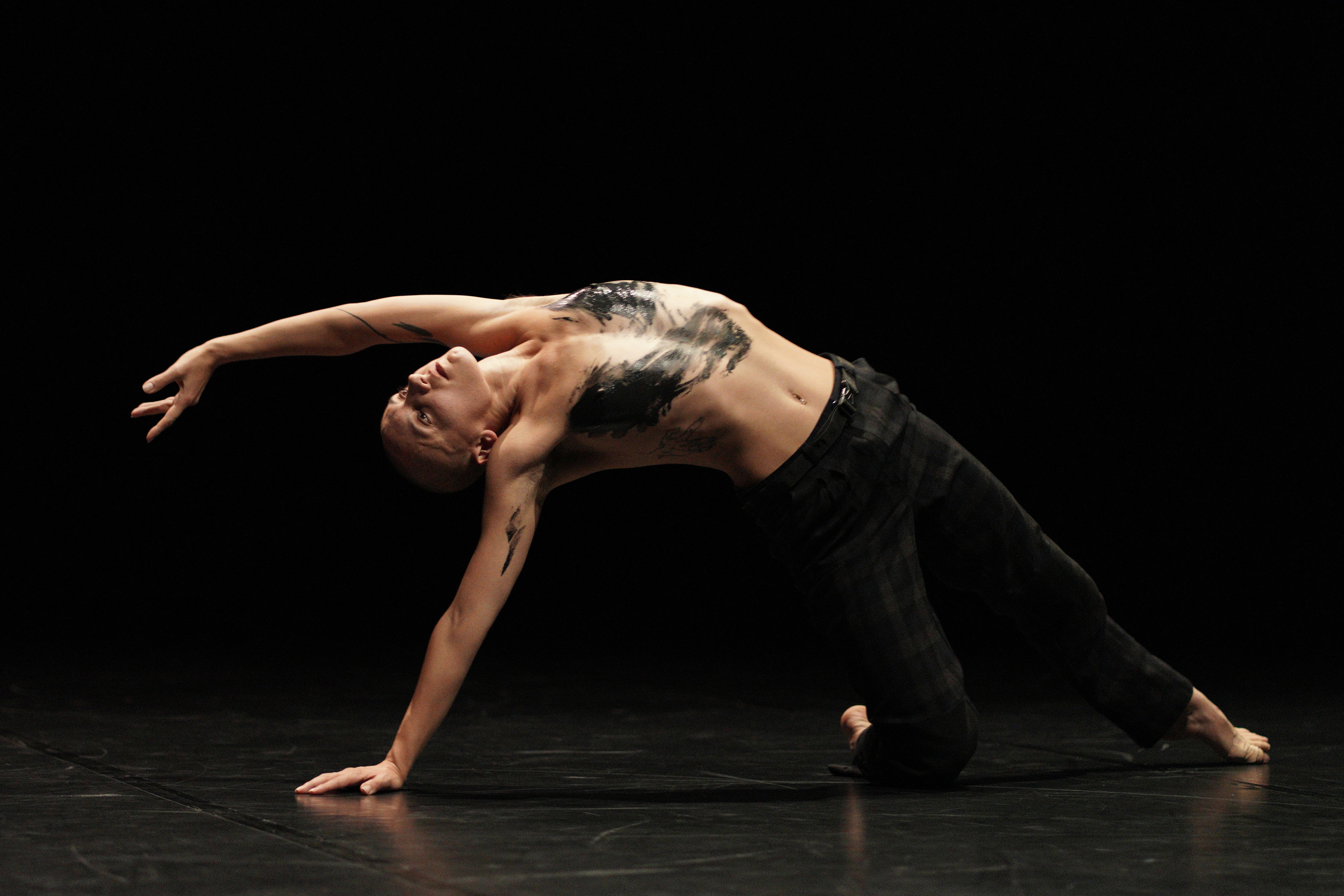 Gala der Preisträger*innen des 27. Internationalen Solo-Tanz-Theater Festivals Stuttgart in der HebelHalle Heidelberg. Tanz: Nunzia Piacciallo