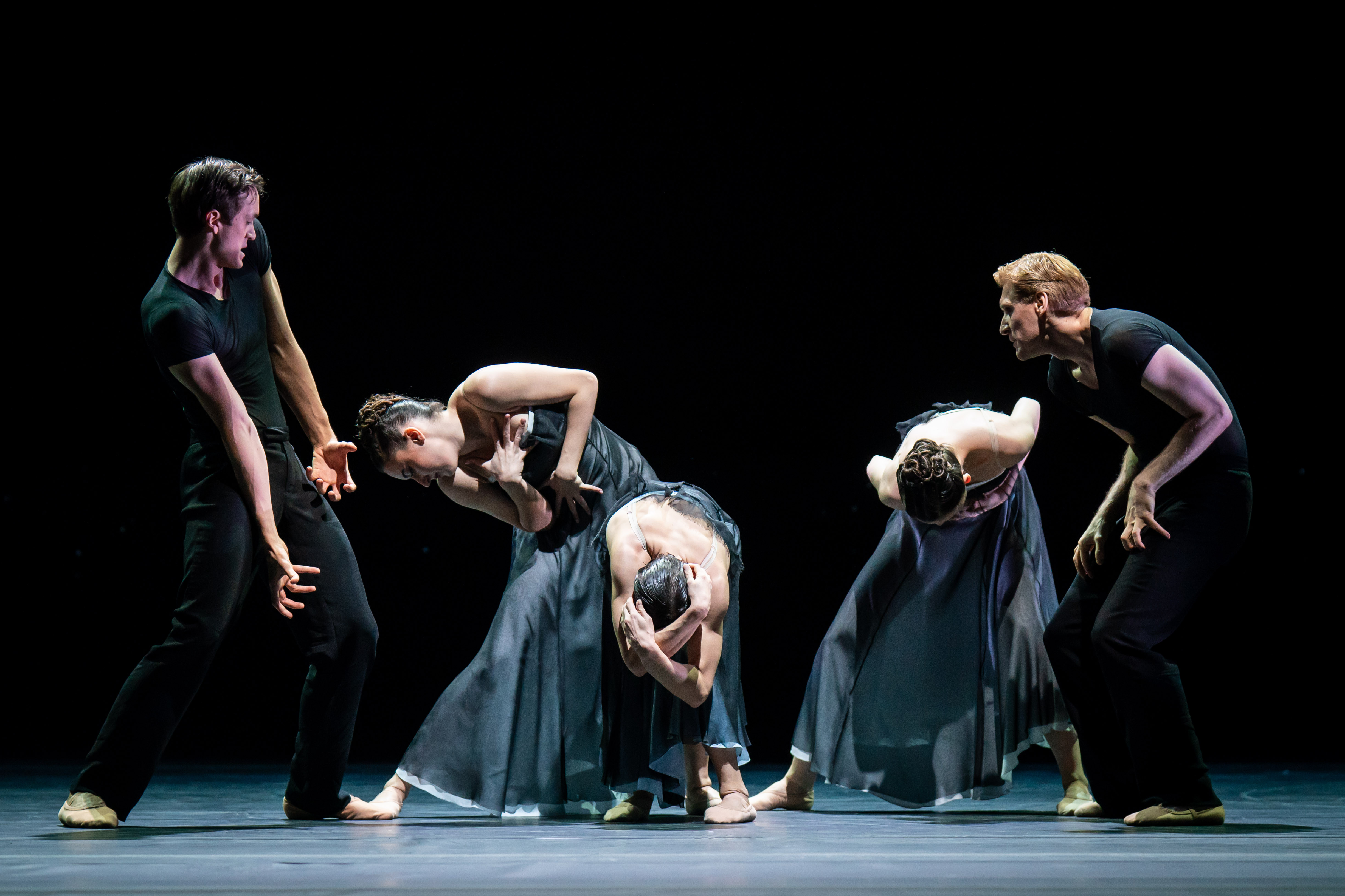 „Drittes Klavierkonzert“ von Martin Schläpfer. Tanz: A. Orlic, M. Schiumarini, M. Schmidt, K. Ermolenok und L. Benedek