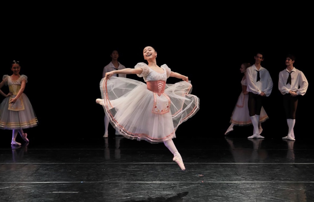 Ballett in der Reaktorhalle. Tanz-Studierende der Ballett-Akademie der HMTM. Tanz: Monami Aoki