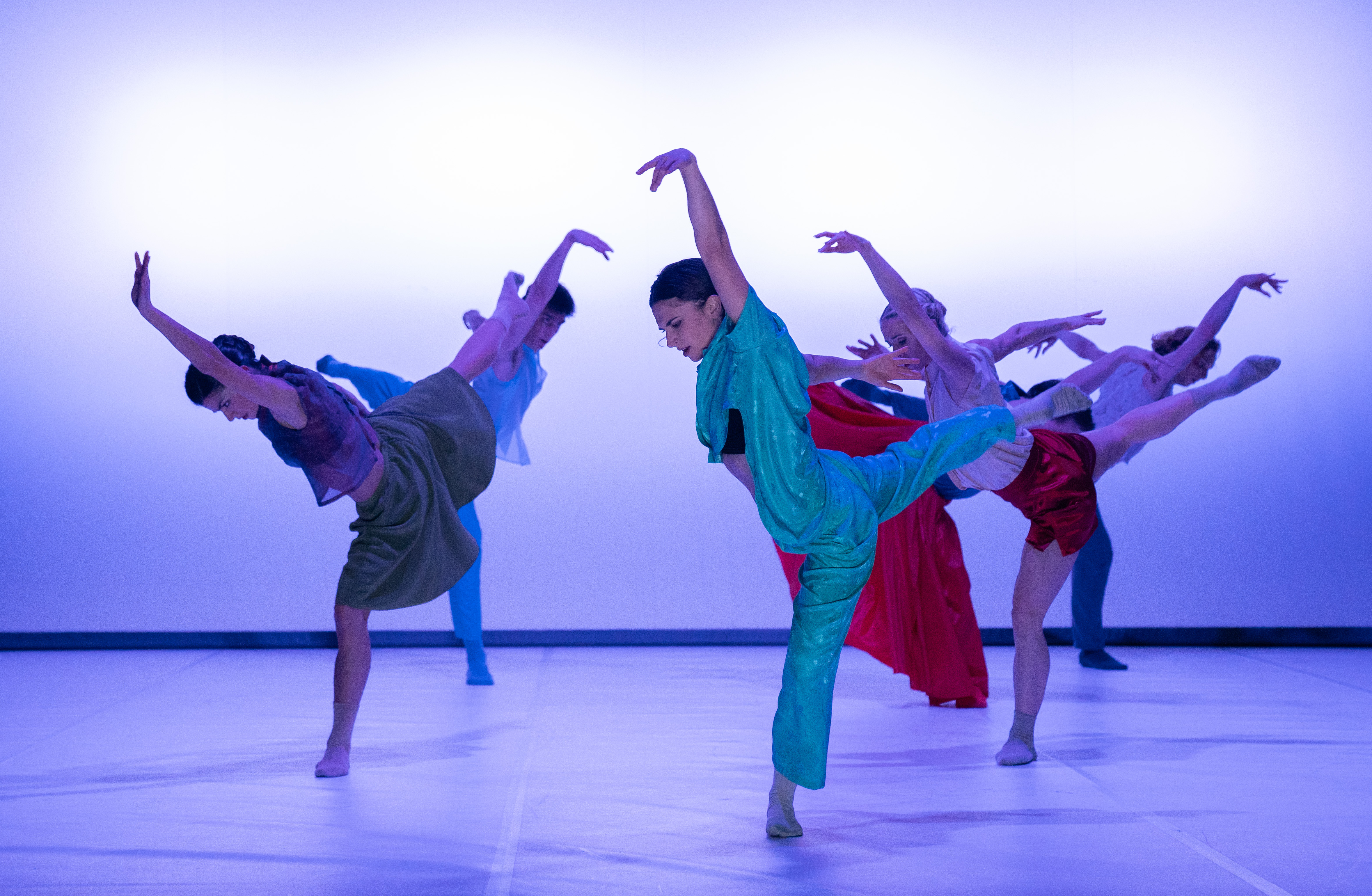 Ballettabend „Recycling II“ / „White Line“ von Alex Kros. Tanz: Ensemble