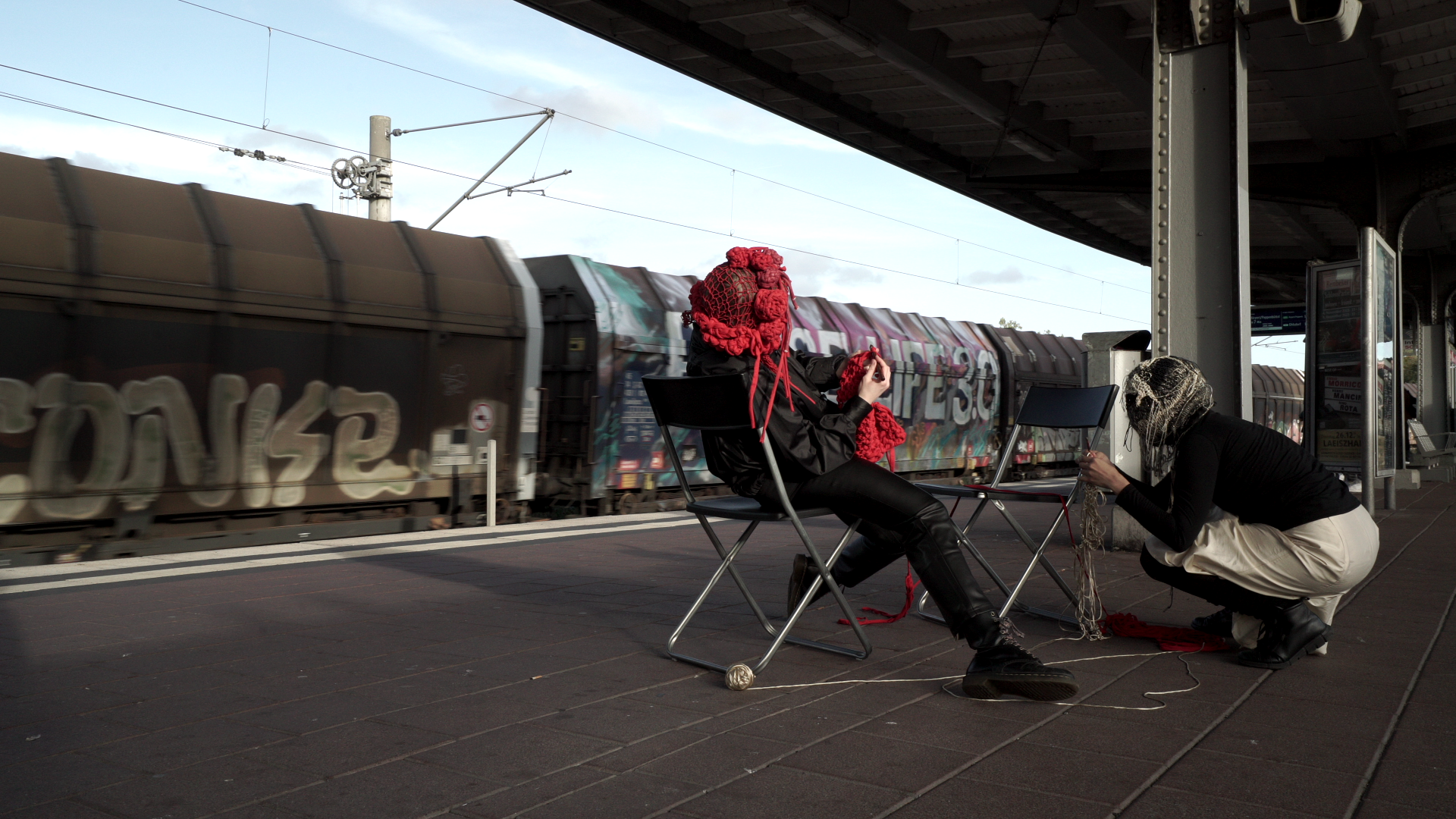 „We, the Flaneuse“ von Meghna Bhardwaj, Tanz: Meghna Bhardwaj, Jule Fuchs