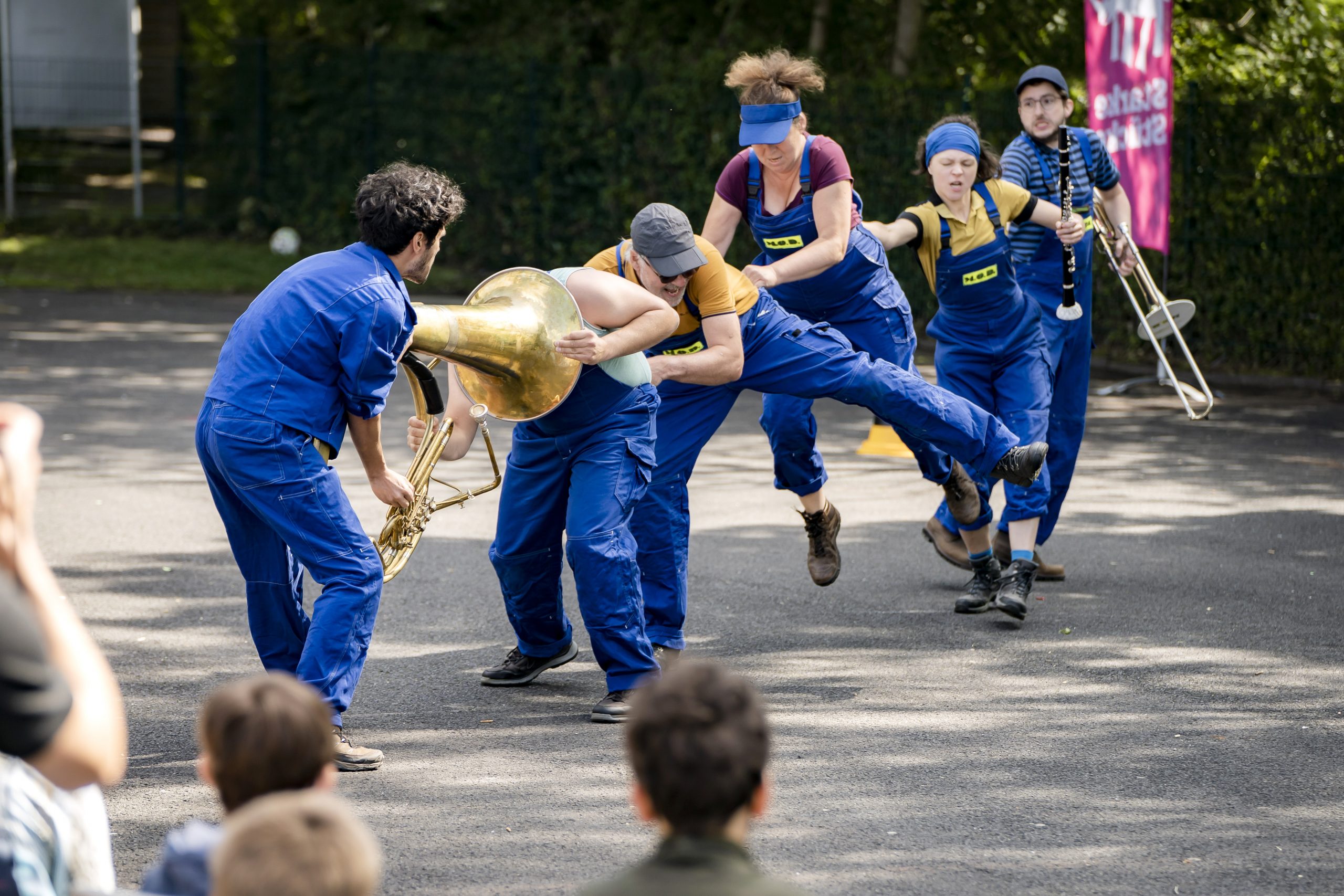 „Master of Desaster“ von Theater Marabu, Tanzfestival Dance Big! 2024