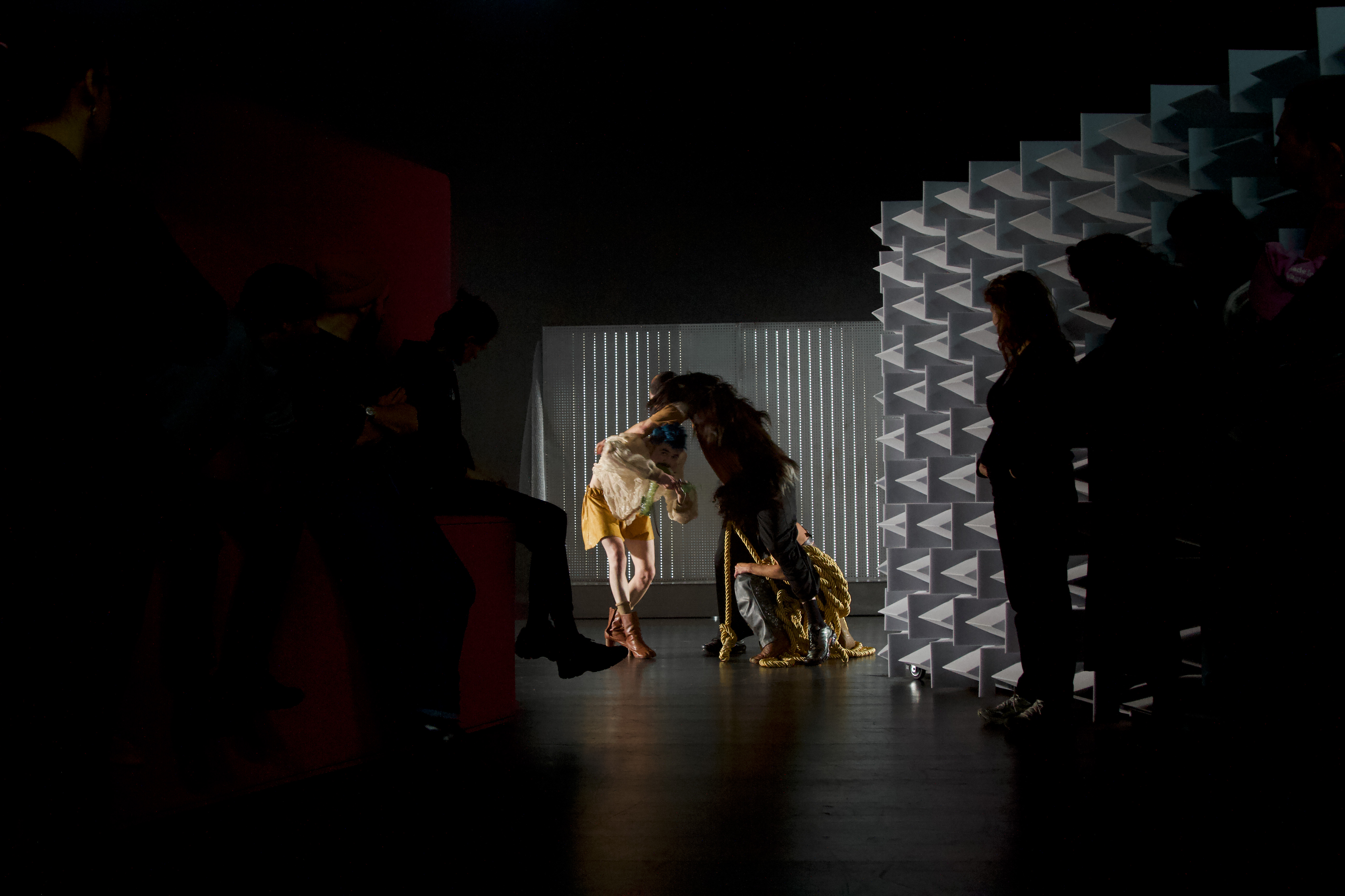 „UPROAR“ von Simone Aughterlony und Michael Günzburger, Tanz: Ensemble