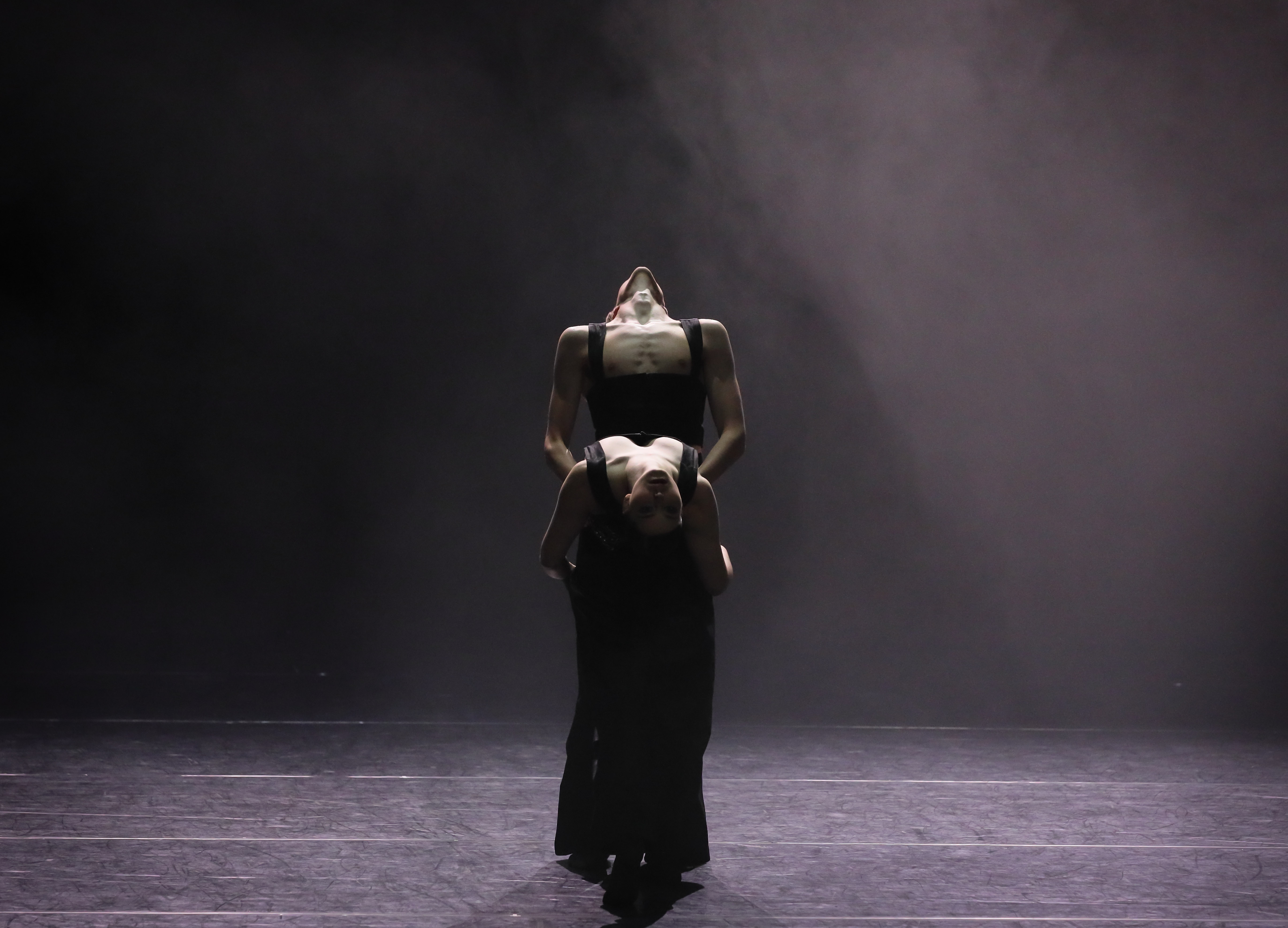 „Devil’s Kitchen“ von Marco Goecke, Tanz: Megan Wefel, Simon Adamson-De Luca