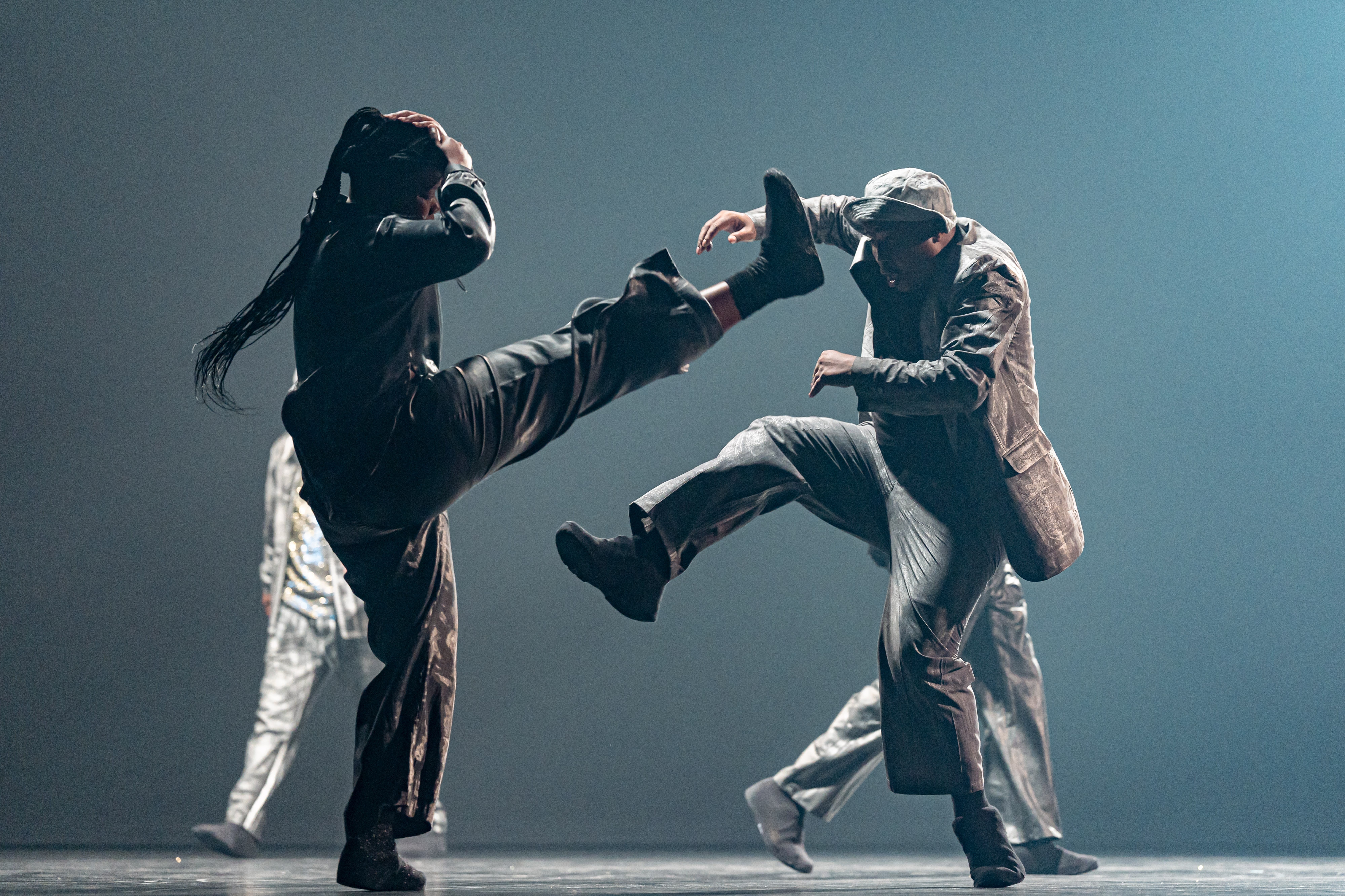 „BLUE NILE TO THE GALAXY AROUND OLODUMARE“ von Jeremy Nedd &amp; Impilo Mapantsula, Tanz: Ensemble