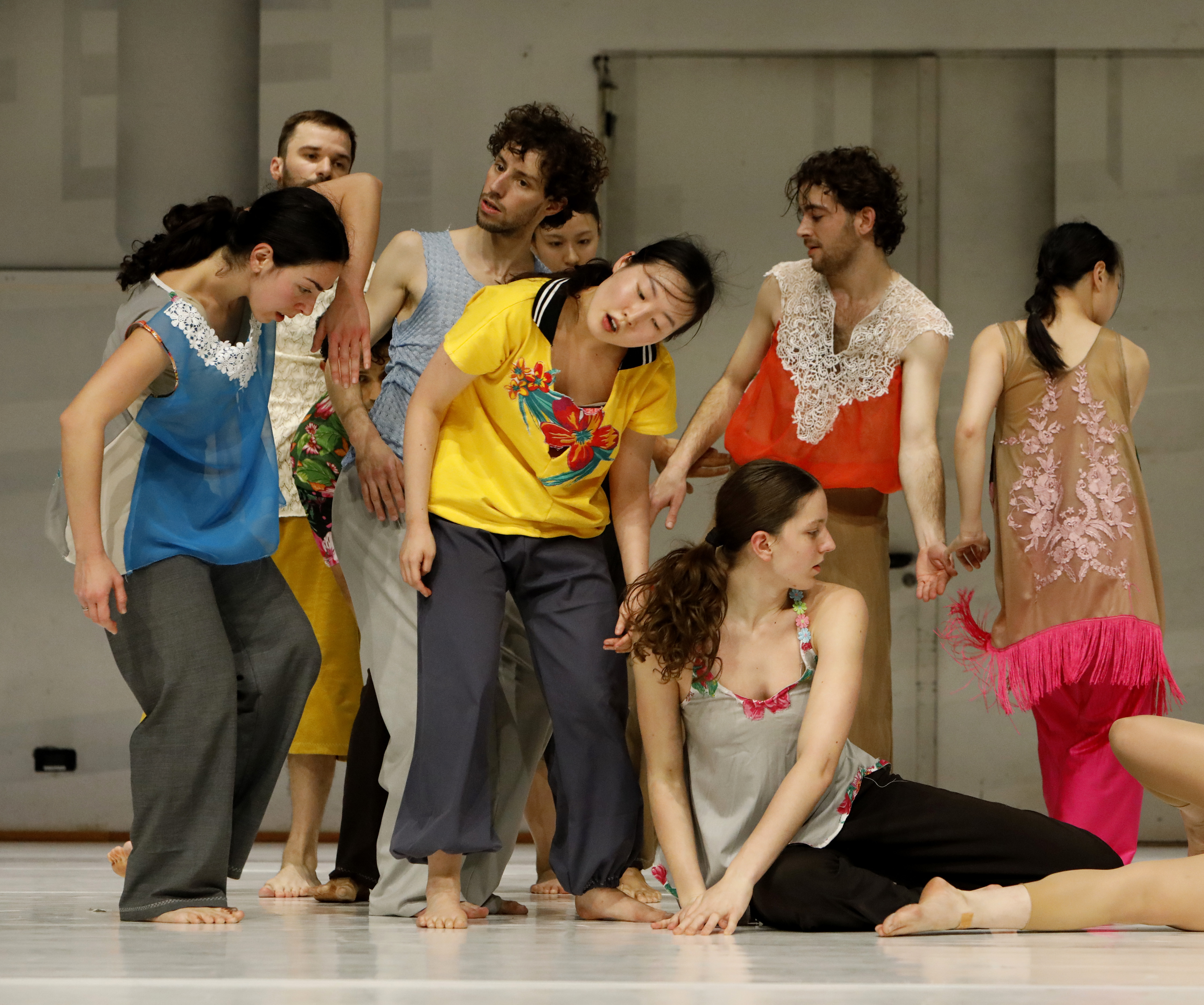 „For the love and laughter“ von Rodolpho Leoni, Tanz: Ensemble Folkwang Studio Essen