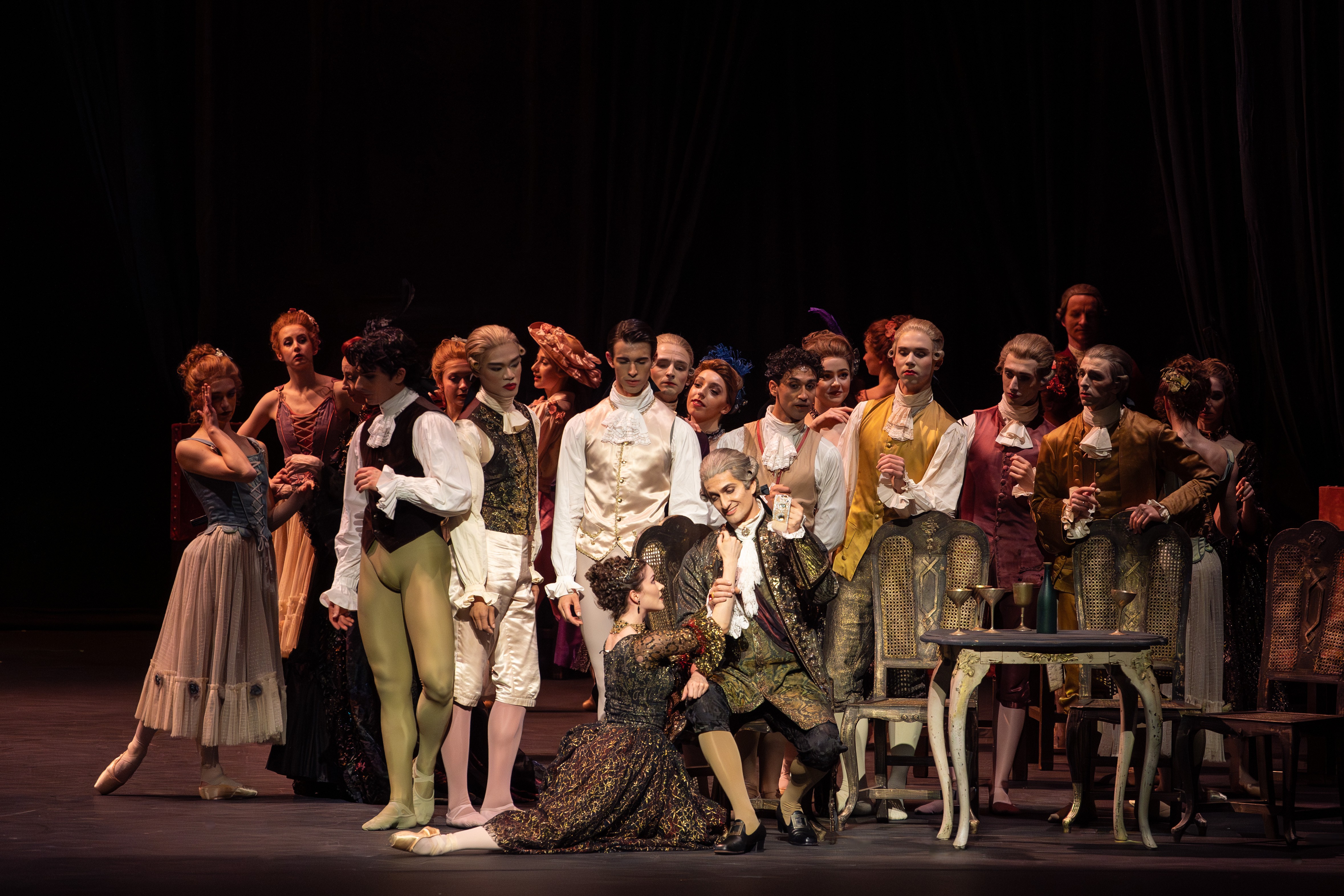 „Manon“ von Kenneth MacMillan, Tanz: Cassandra Trenary, Eno Peci und Ensemble