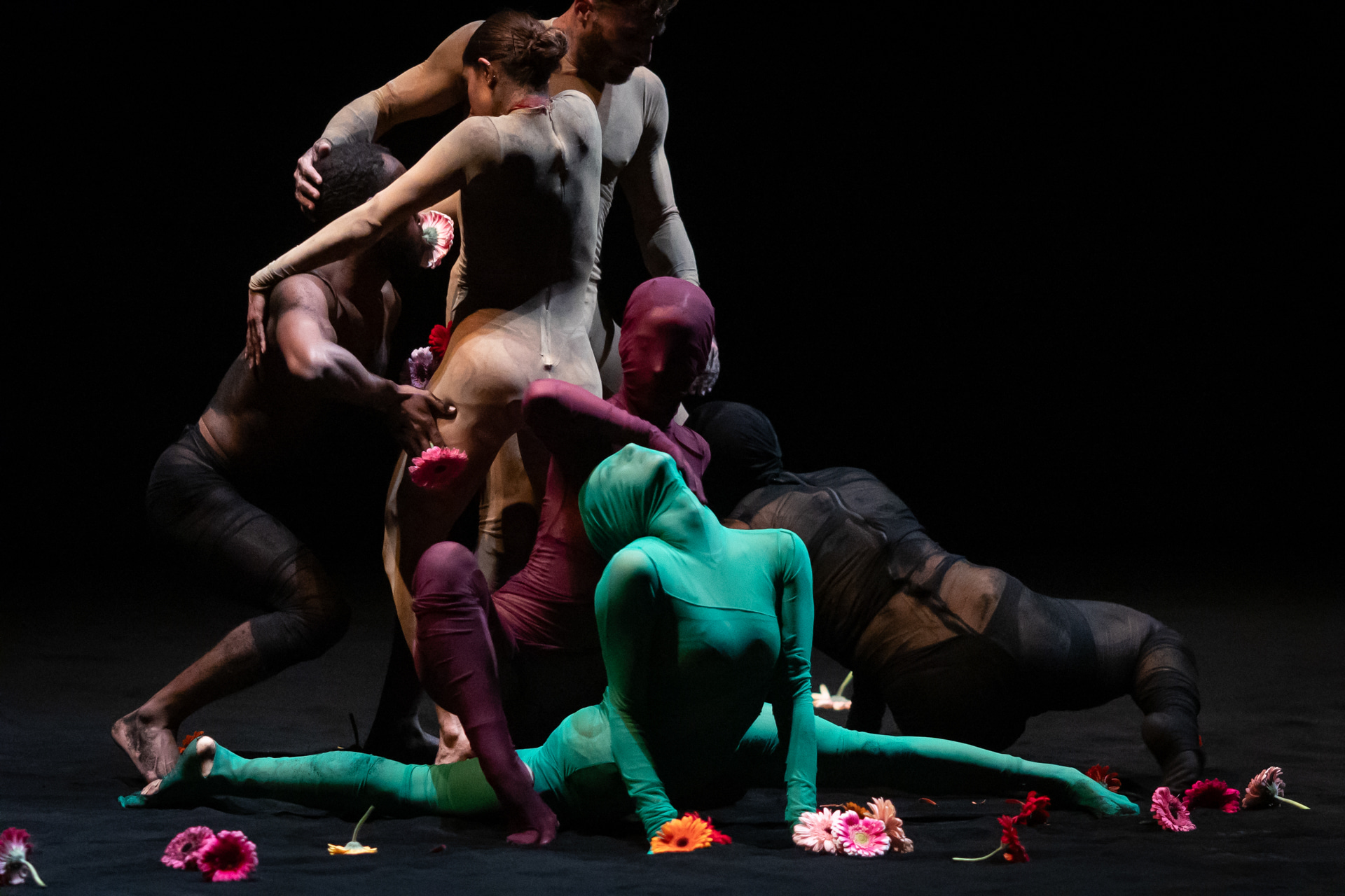 „NewEarth“ von Shahar Binyamini, Tanz: Ensemble House of Dance