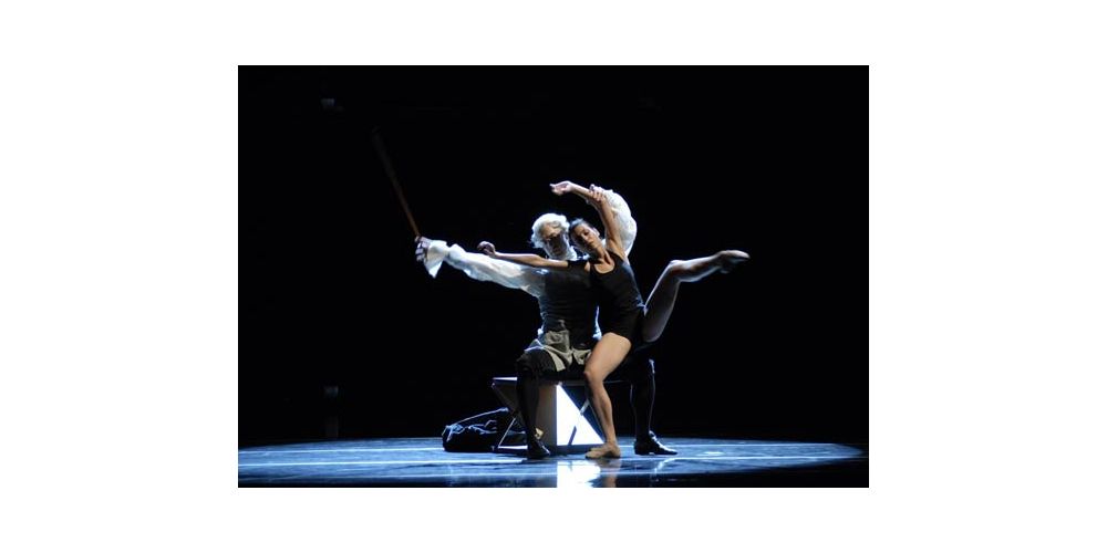 „Vielfältigkeit. Formen von Stille und Leere“ von Nacho Duato. Tanz: Alejandro Álvarez und Inêz Pereira