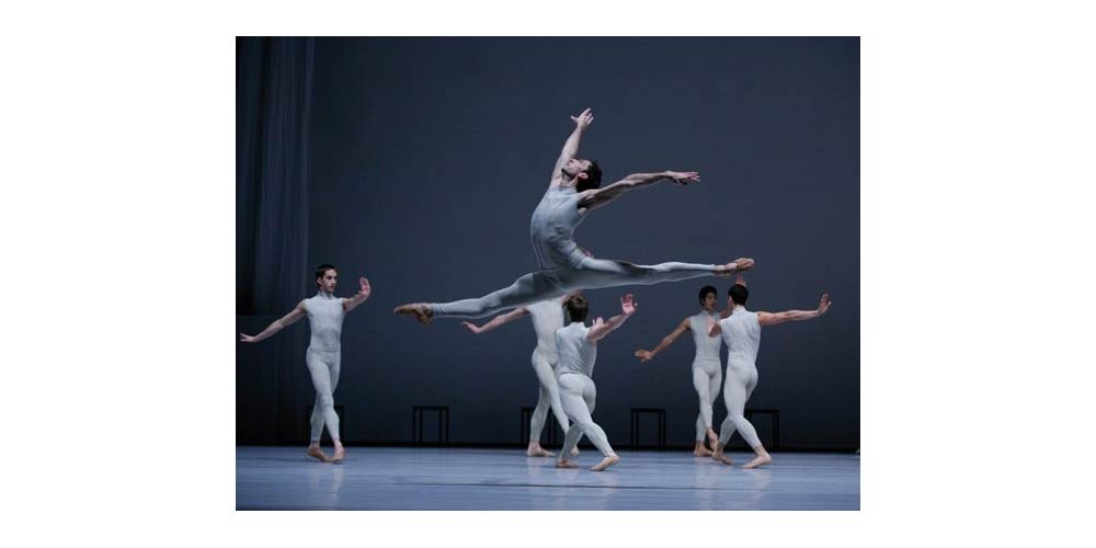 „The Second Detail“ von William Forsythe. Tanz: Raphael Coumes-Marquet und Ensemble