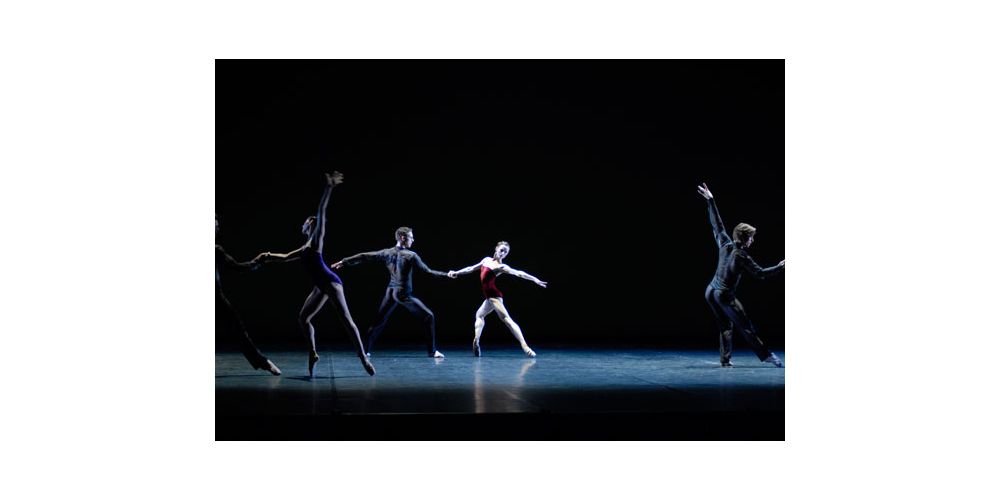 „Courting the Invisible“ von Jodie Gates. Tanz: Ensemble.