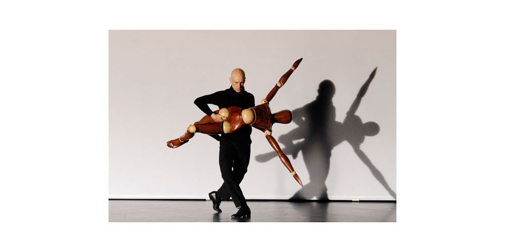 „Schwarz weiß zeigen“ von Gerhard Bohner. Tanz: Cesc Gelabert