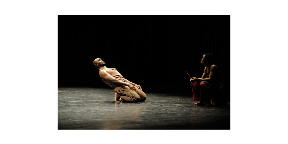 „Dambë“ von Salia Sanou (Compagnie Salia ni Seydou, Tanz: Salia Sanou , Musik &amp; Gesang: Maaté Keita