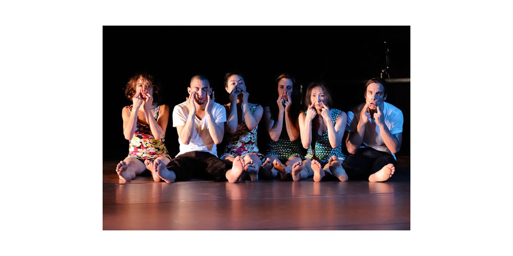 „milk &amp; bread/rice &amp; water“ von Jutta Hell &amp; Dieter Baumann. Tänzer: Ute Pliestermann, Er Gao, Liu Ya Nan, Mercedes Appugliese, Li Ling Xi &amp; Florian Bilbao (v.l.n.r.)