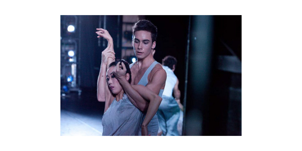 &quot;neither&quot; - von der Bühnengasse aus - So-Yeon Kim und Jackson Carroll