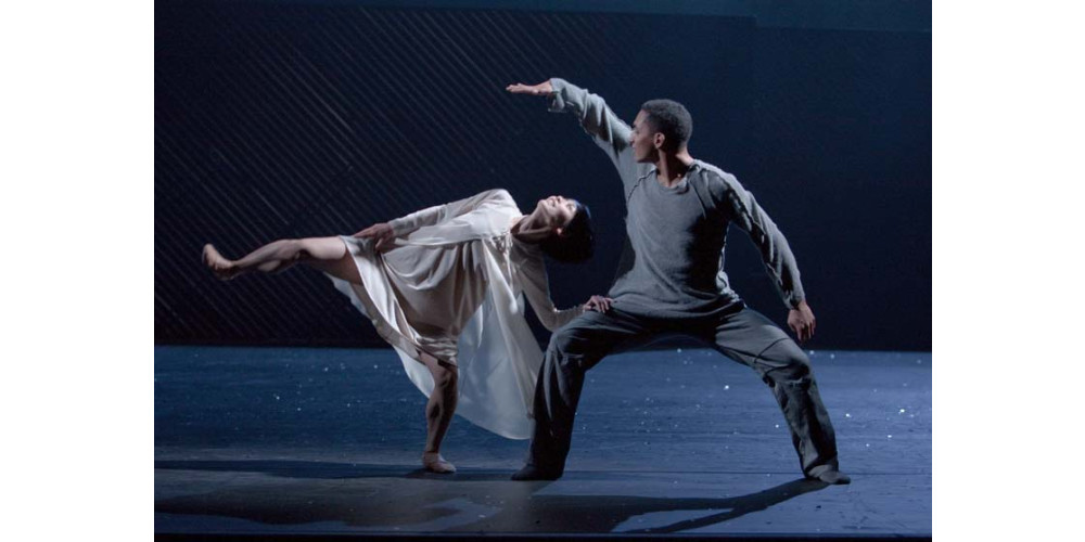 „Julia und Romeo“ von Mats Ek: Mariko Kida und Anthony Lumuljo als Julia &amp; Romeo