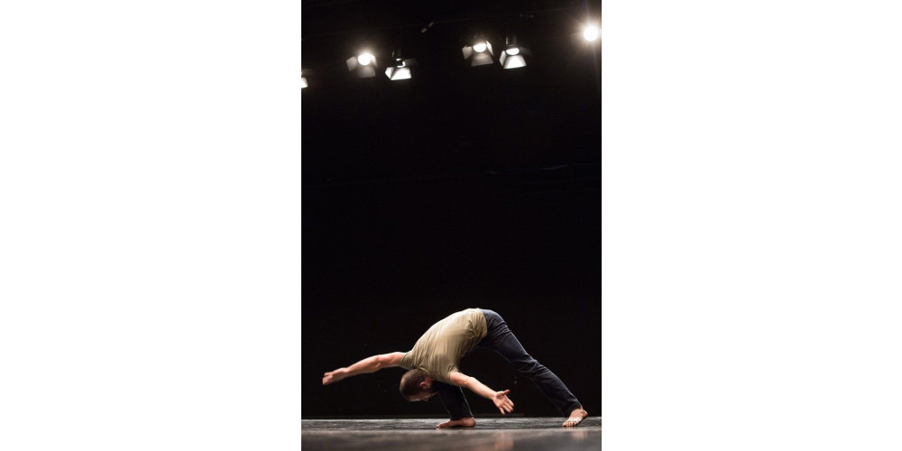 „Bound“ von Steve Paxton. Tanz: Jurij Konjar 