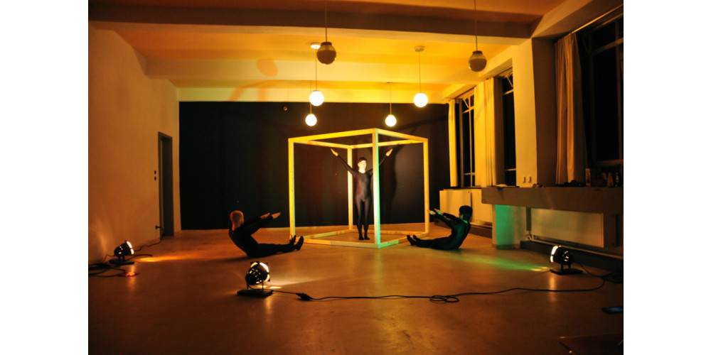 „Aufgabe für drei Tänzer“ mit Juan Harcha, Cristina Lelli und Cheng-Ting Chen