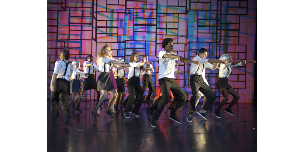 Die Jugendtanzgruppe iMove des Saarländischen Staatstheaters mit „Cage“ beim Tanztreffen der Jugend