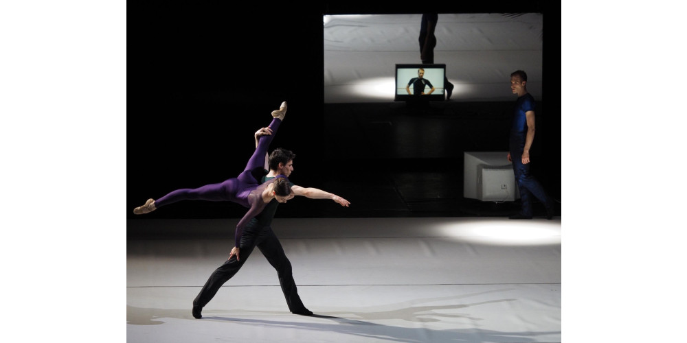 Dreiteiliger Ballettabend am Staatsballett Berlin: „Click-Pause-Silence“