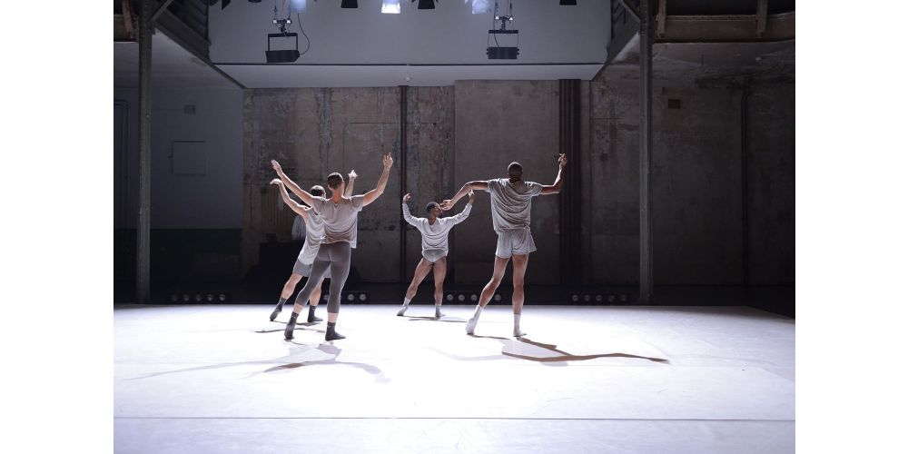 „Dust“ von Roderick George