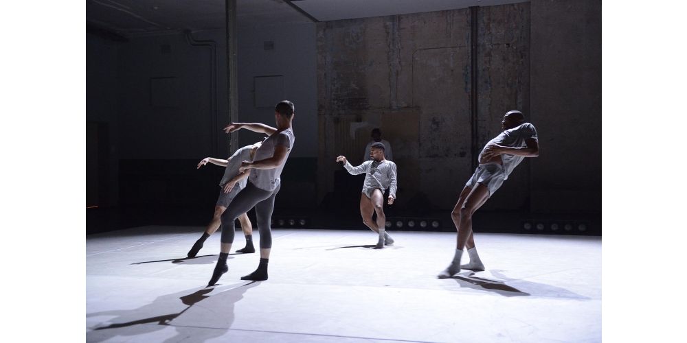 „Dust“ von Roderick George