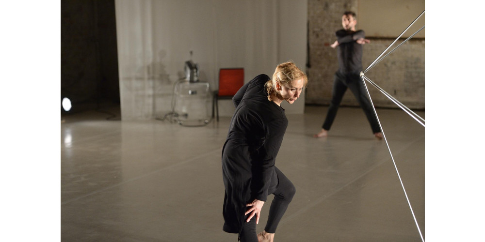 „El Circulo Eterno / Hommage an Harald Kreuzberg“ von Norbert Servos und Jorge Morro. Tanz: Silvia Ventura und Jorge Morro