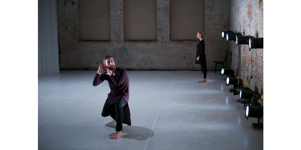 „El Circulo Eterno / Hommage an Harald Kreuzberg“ von Norbert Servos und Jorge Morro. Tanz: Silvia Ventura und Jorge Morro