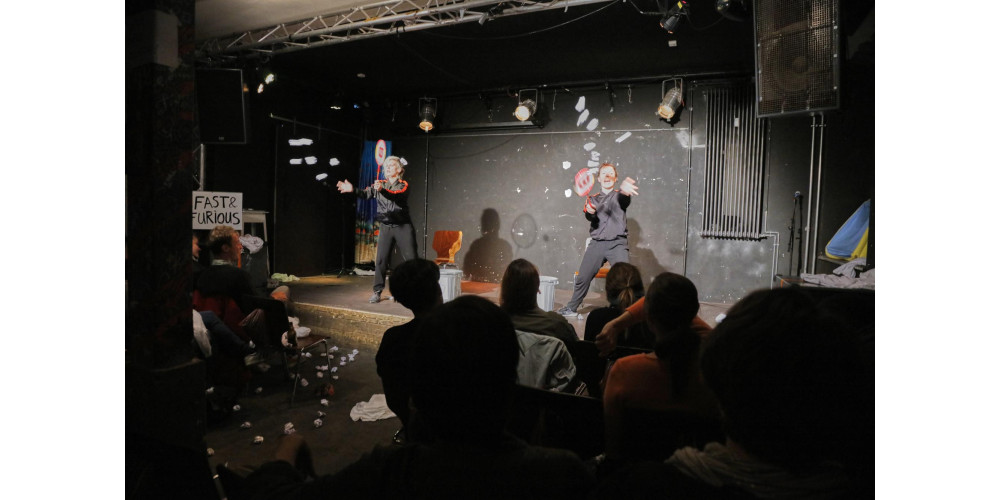 "Choreographing Shitstorm" von Schröder&amp;Statkus