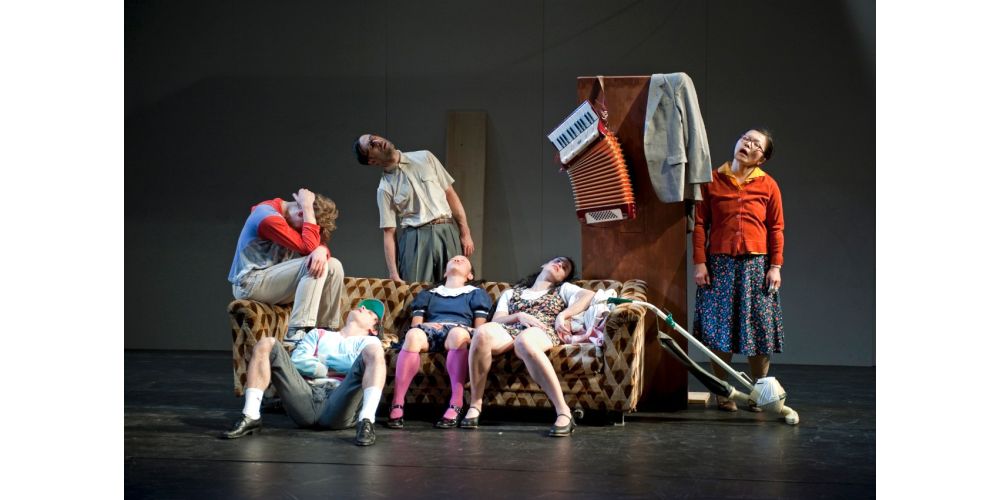 „Allee der Kosmonauten“ von Sasha Waltz. Tanz: Ensemble.