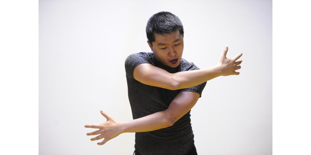 „Crossing Half of China to Sleep with You“ von Christoph Winkler. Tanz: Naishi Wang.