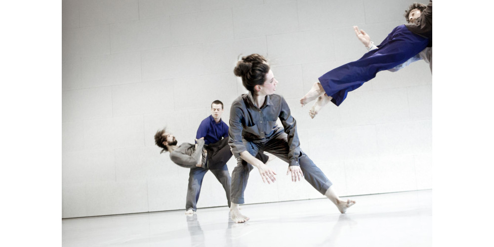 „Time takes the Time Time takes“ von Guy Nader und Maria Campos