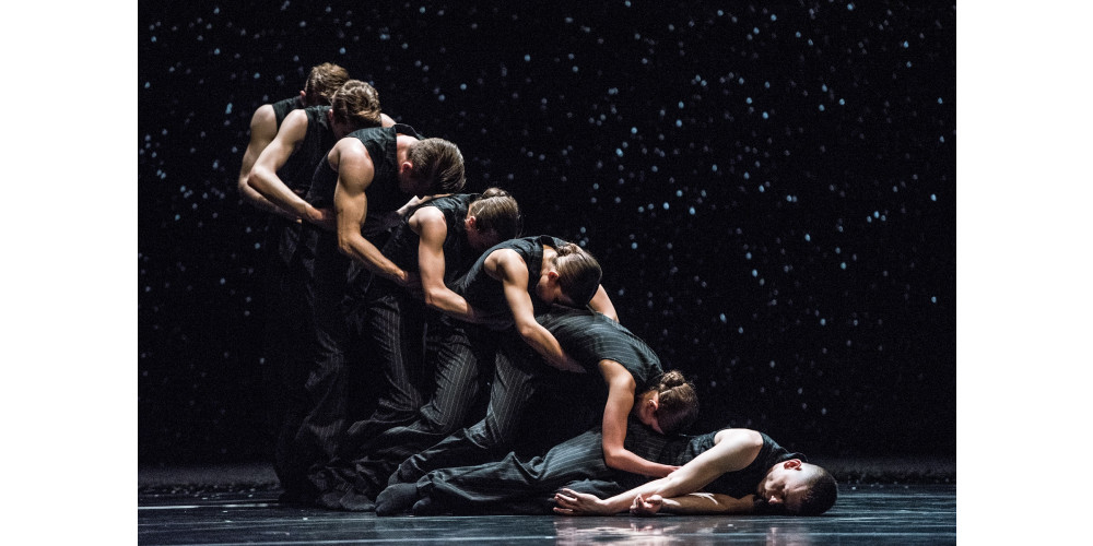 „Solo Echo“ von Crystal Pite. Tanz: Ensemble