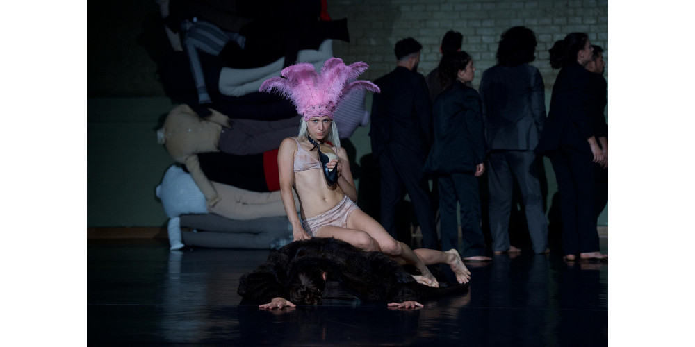 „volto umano“ von Toula Limnaios. Tanz: Ensemble