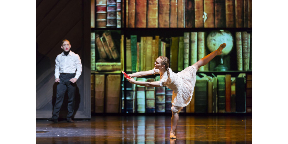 „Eugen Onegin” (2013)  in einer Choreografie von Richard Wherlock am Theater Basel. Tanz: Ensemble