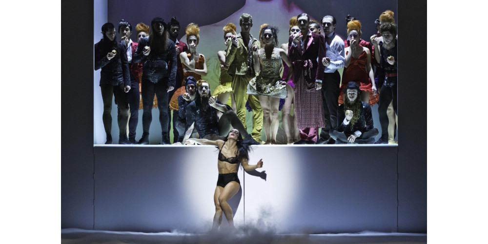 „Snow White“ (2013) in einer Choreografie von Richard Wherlock am Theater Basel. Tanz: Ensemble