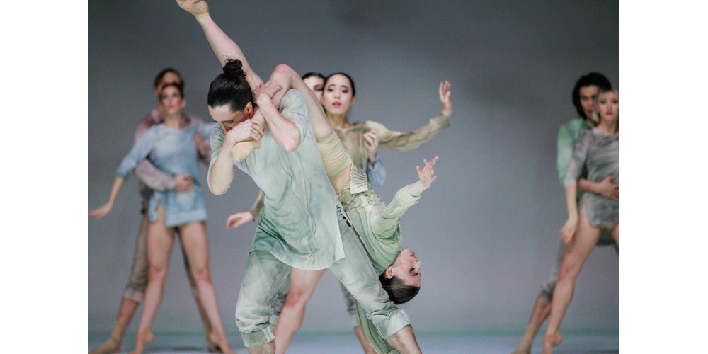 „Fall“ von Sidi Larbi Cherkaoui, Tanz: Ensemble TANZ LINZ