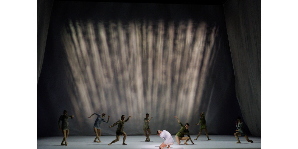 „Fall“ von Sidi Larbi Cherkaoui, Tanz: Ensemble TANZ LINZ