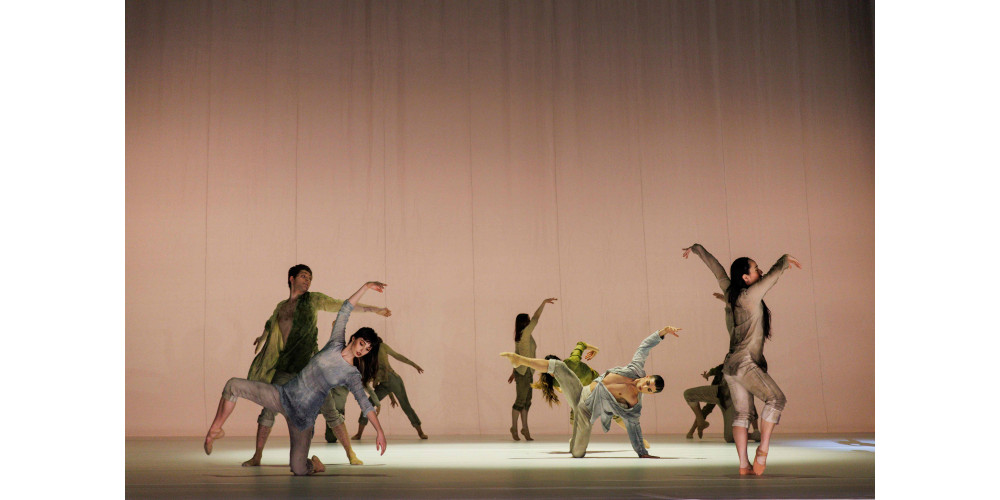 „Fall“ von Sidi Larbi Cherkaoui, Tanz: Ensemble TANZ LINZ