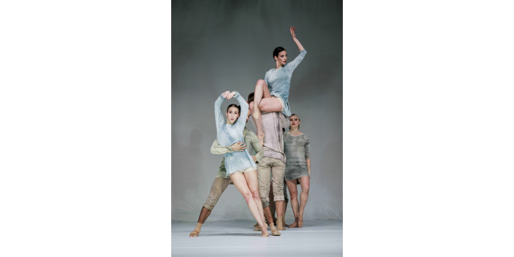 „Fall“ von Sidi Larbi Cherkaoui, Tanz: Ensemble TANZ LINZ