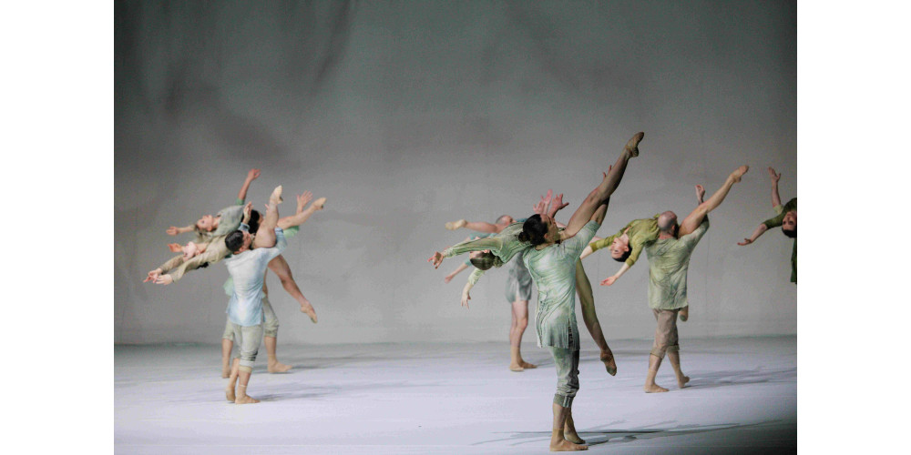 „Fall“ von Sidi Larbi Cherkaoui, Tanz: Ensemble TANZ LINZ